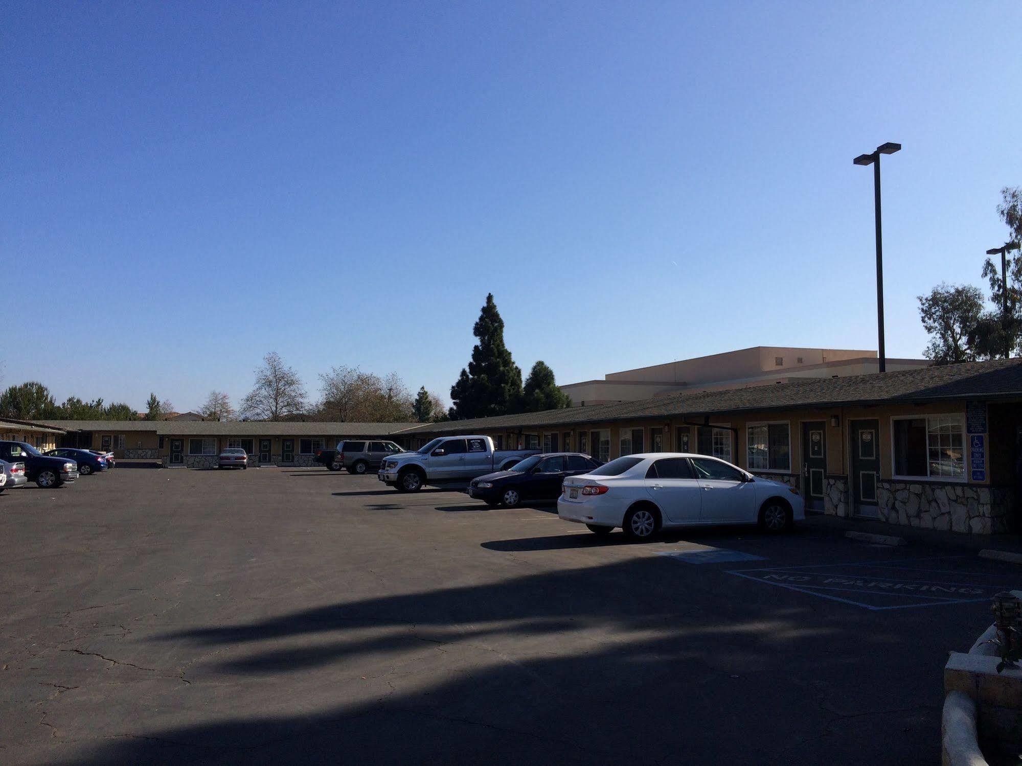 Town And Country Inn Santa Maria  Exterior foto